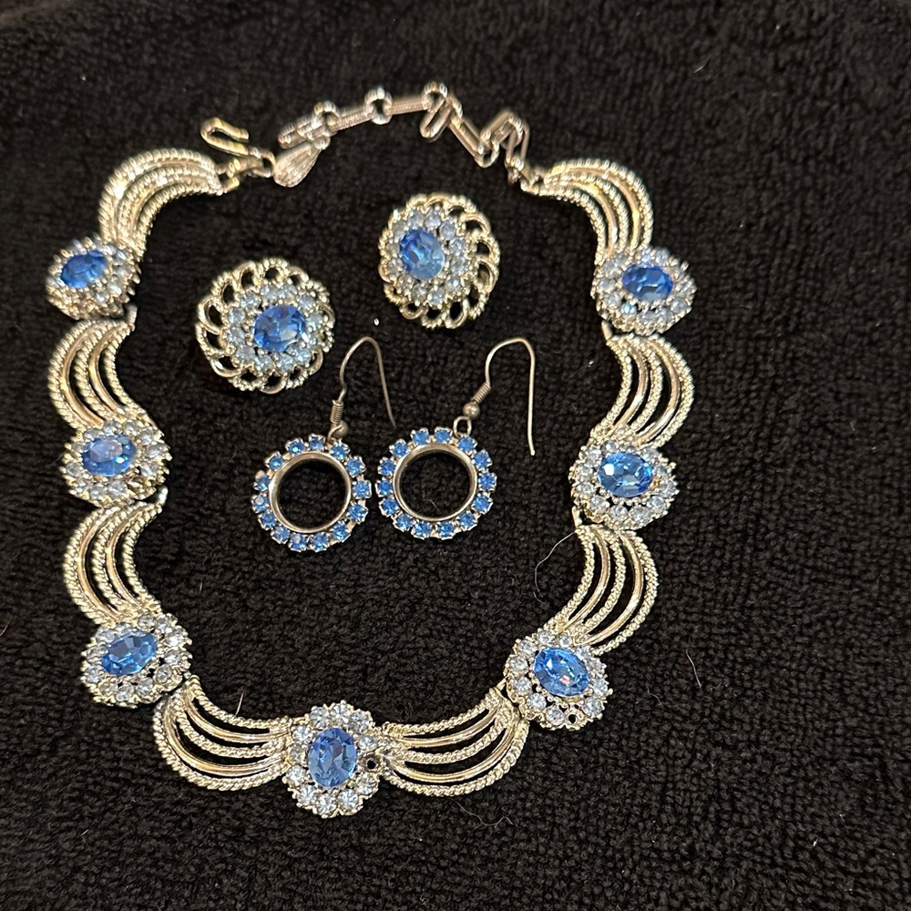 Vintage mid century scallop link costume jewelry set.
